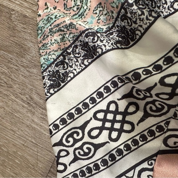 SUPERDOWN Sophia Bandana Top in Pink Small - Picture 4 of 6